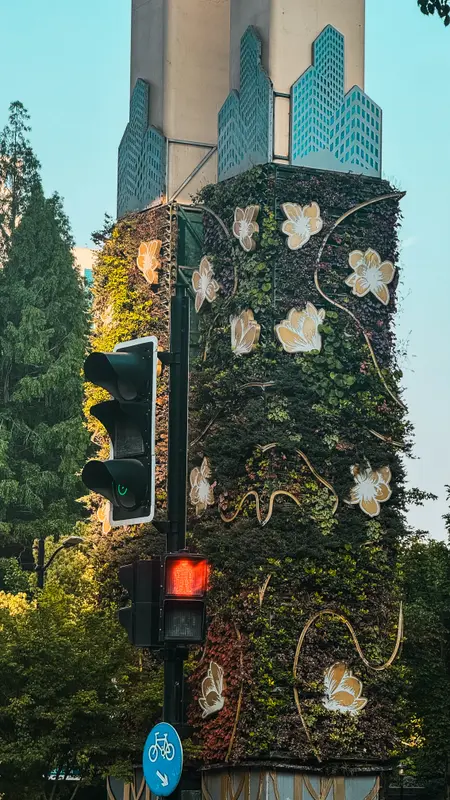 Flowers on the Pole