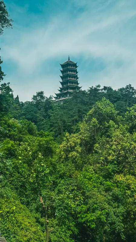 Pagoda, Far